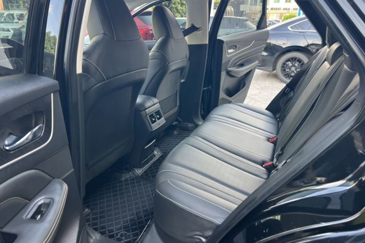 Used Venucia V 2022 260T Black Horse Edition · Idol Headliner