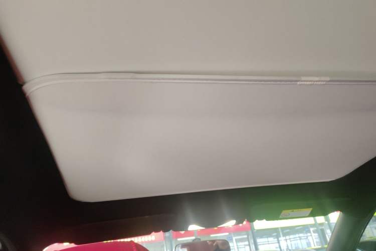 Used Venucia V 2022 260T Black Horse Edition · Idol Headliner
