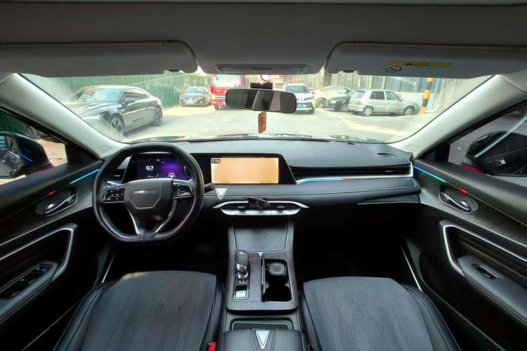 Used Venucia V 2022 260T Black Horse Edition · Idol Interior 1