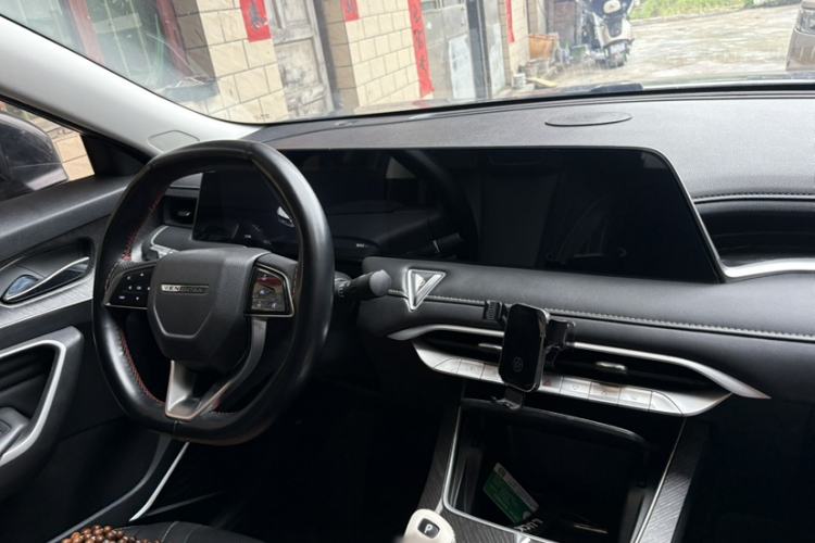 Used Venucia V 2022 260T Black Horse Edition · Idol Interior 1
