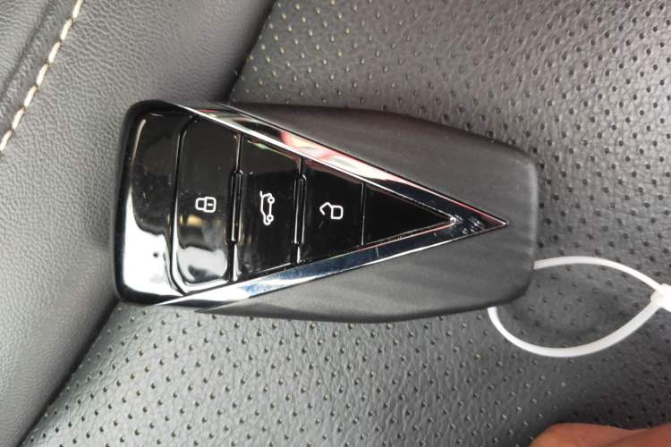 Used Venucia V 2022 260T Black Horse Edition · Idol Interior 1
