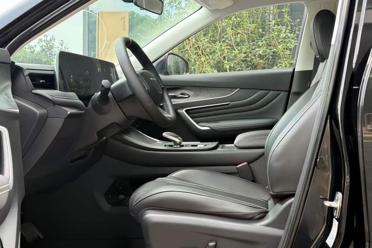 Used Venucia V 2022 260T Black Horse Edition · Idol Interior 1