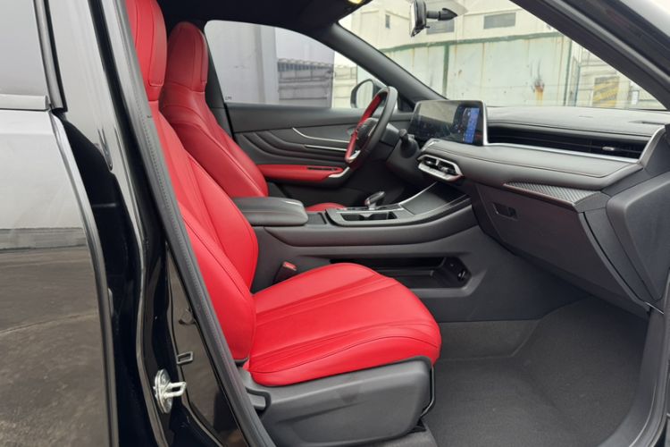Used Venucia V 2022 260T Black Horse Edition · Idol Interior 1