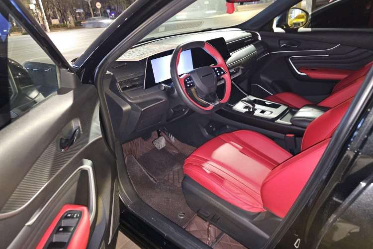 Used Venucia V 2022 260T Black Horse Edition · Idol Interior 1
