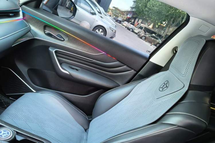 Used Venucia V 2022 260T Black Horse Edition · Idol Interior 10