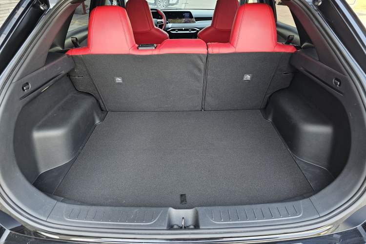 Used Venucia V 2022 260T Black Horse Edition · Idol Interior 10