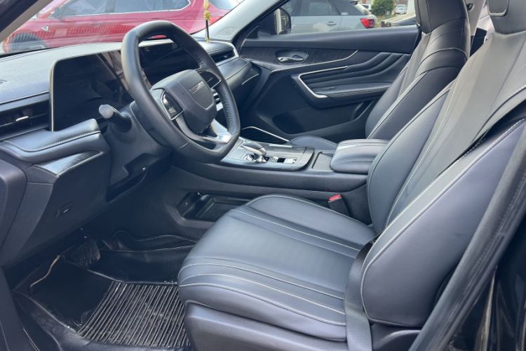 Used Venucia V 2022 260T Black Horse Edition · Idol Interior 2