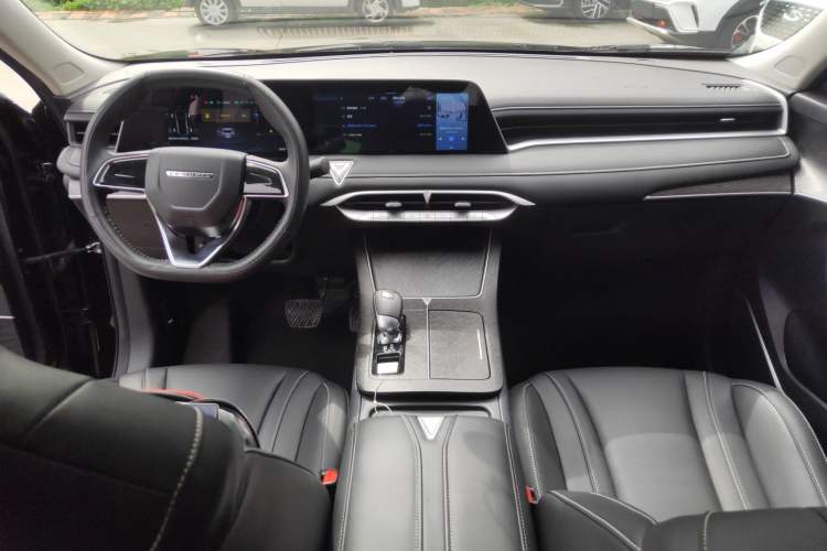 Used Venucia V 2022 260T Black Horse Edition · Idol Interior 2