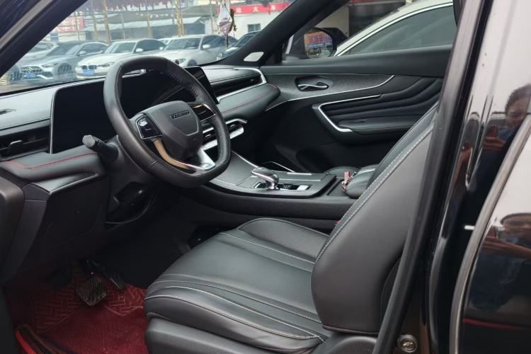 Used Venucia V 2022 260T Black Horse Edition · Idol Interior 2