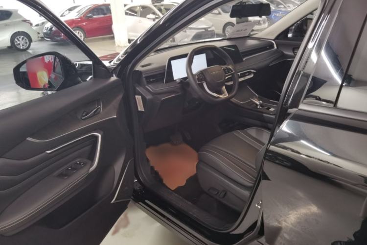Used Venucia V 2022 260T Black Horse Edition · Idol Interior 2