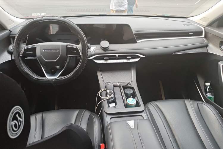 Used Venucia V 2022 260T Black Horse Edition · Idol Interior 2