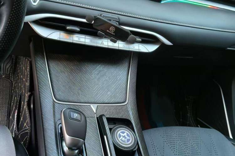 Used Venucia V 2022 260T Black Horse Edition · Idol Interior 3