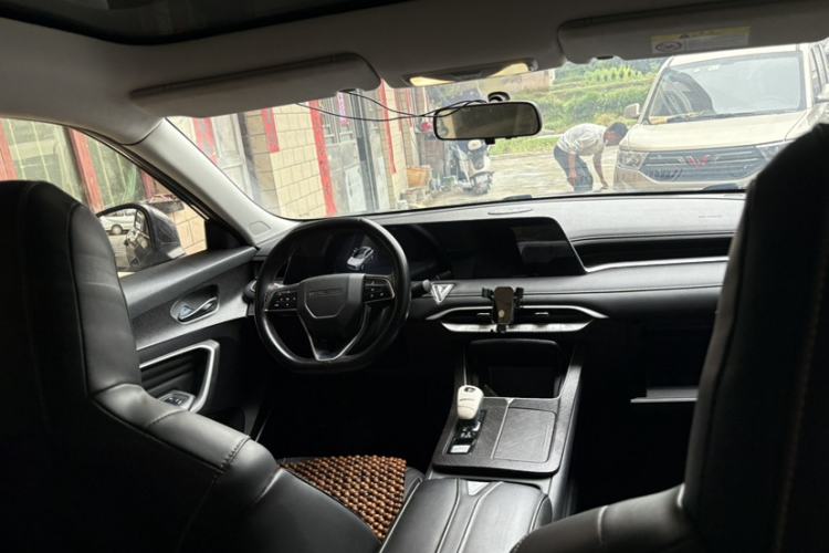 Used Venucia V 2022 260T Black Horse Edition · Idol Interior 3