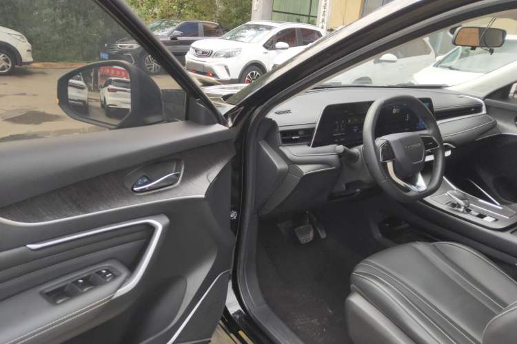 Used Venucia V 2022 260T Black Horse Edition · Idol Interior 3