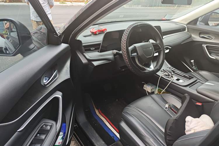 Used Venucia V 2022 260T Black Horse Edition · Idol Interior 3