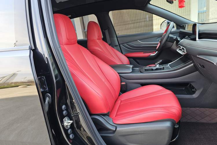 Used Venucia V 2022 260T Black Horse Edition · Idol Interior 3