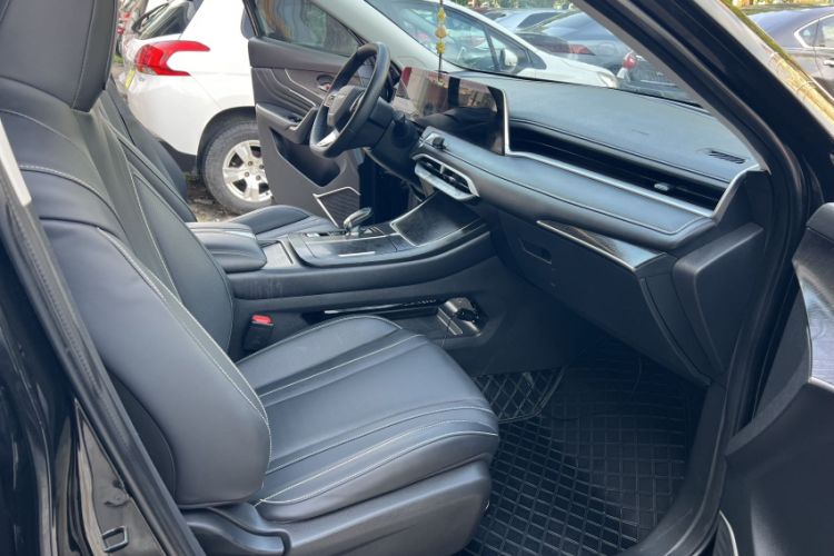 Used Venucia V 2022 260T Black Horse Edition · Idol Interior 4