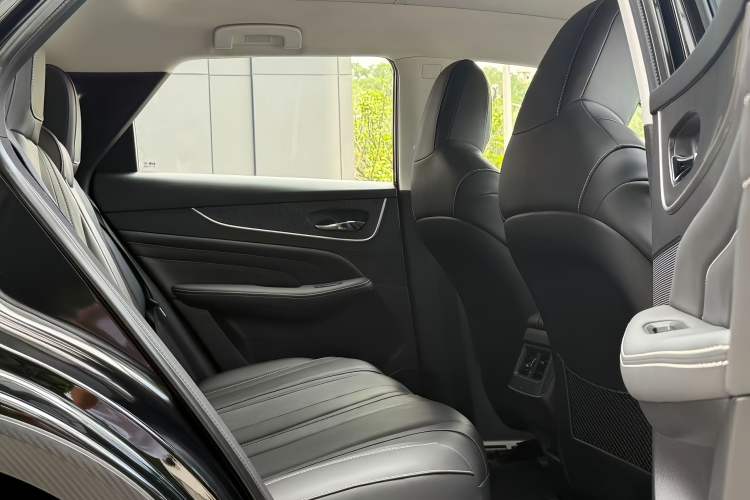 Used Venucia V 2022 260T Black Horse Edition · Idol Interior 4