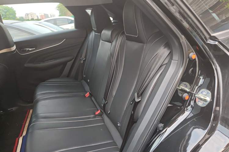 Used Venucia V 2022 260T Black Horse Edition · Idol Interior 4