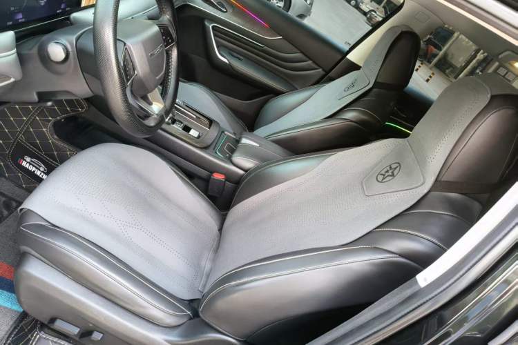 Used Venucia V 2022 260T Black Horse Edition · Idol Interior 5