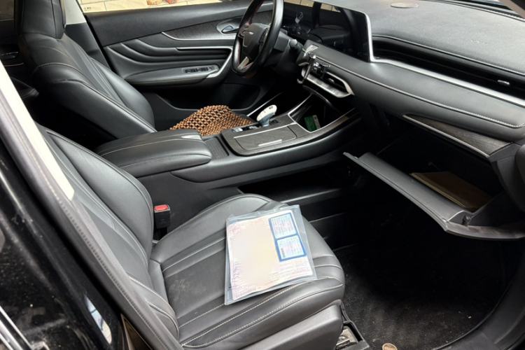 Used Venucia V 2022 260T Black Horse Edition · Idol Interior 5