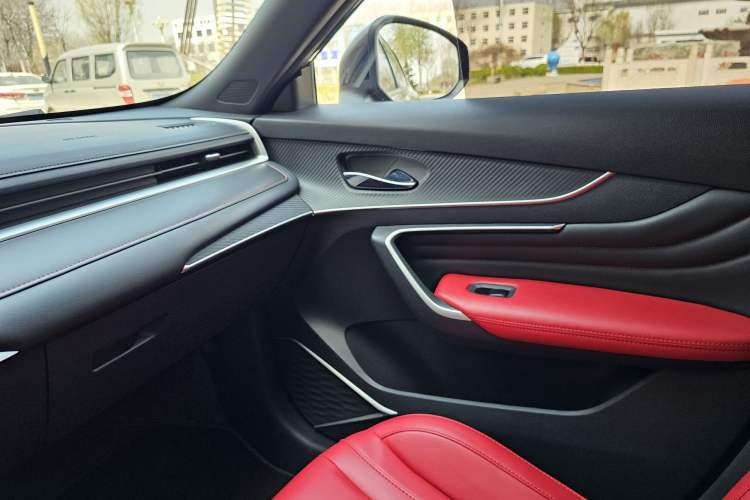 Used Venucia V 2022 260T Black Horse Edition · Idol Interior 5