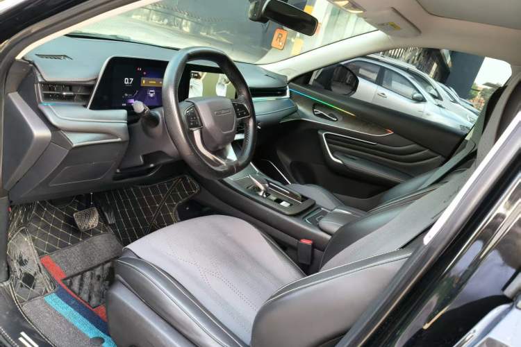 Used Venucia V 2022 260T Black Horse Edition · Idol Interior 6