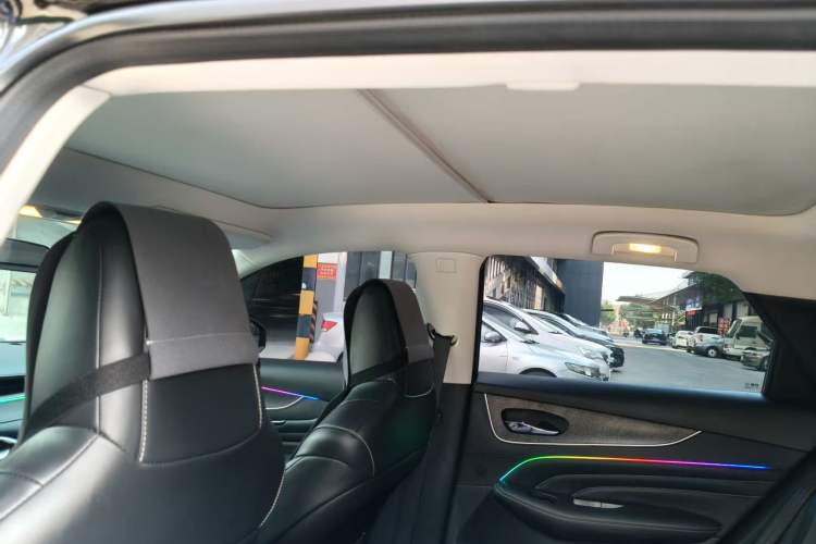 Used Venucia V 2022 260T Black Horse Edition · Idol Interior 8