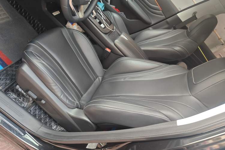 Used Venucia V 2022 260T Black Horse Edition · Idol Left Front Seat