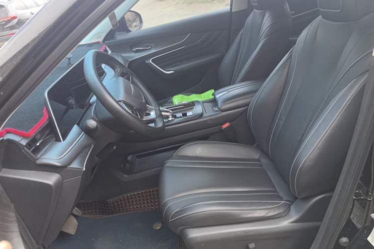 Used Venucia V 2022 260T Black Horse Edition · King Left Front Seat