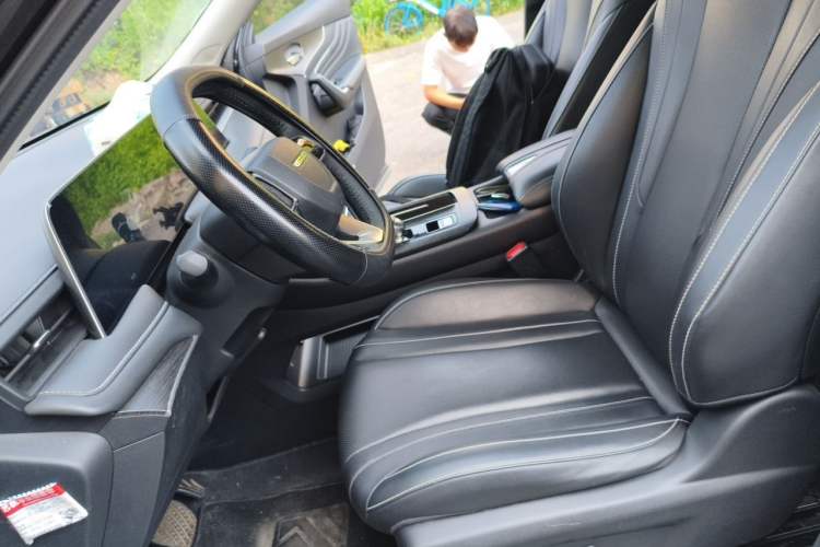 Used Venucia V 2022 260T Black Horse Edition · Idol Left Front Seat