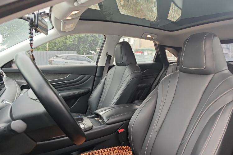Used Venucia V 2022 260T Black Horse Edition · Idol Left Front Seat