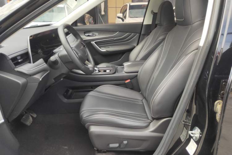 Used Venucia V 2022 260T Black Horse Edition · Idol Left Front Seat