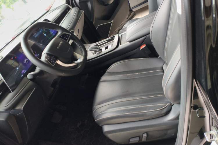 Used Venucia V 2022 260T Black Horse Edition · Idol Left Front Seat