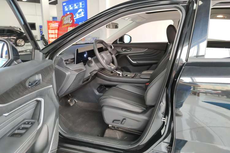 Used Venucia V 2022 260T Black Horse Edition · Idol Left Front Seat