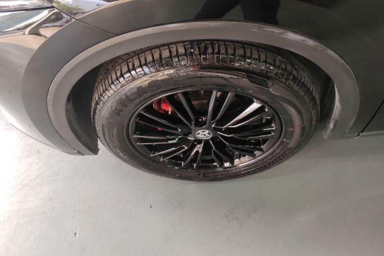 Used Venucia V 2022 260T Black Horse Edition · Idol Left Front Wheel Hub