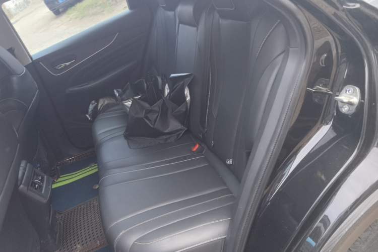 Used Venucia V 2022 260T Black Horse Edition · King Left Rear Seat