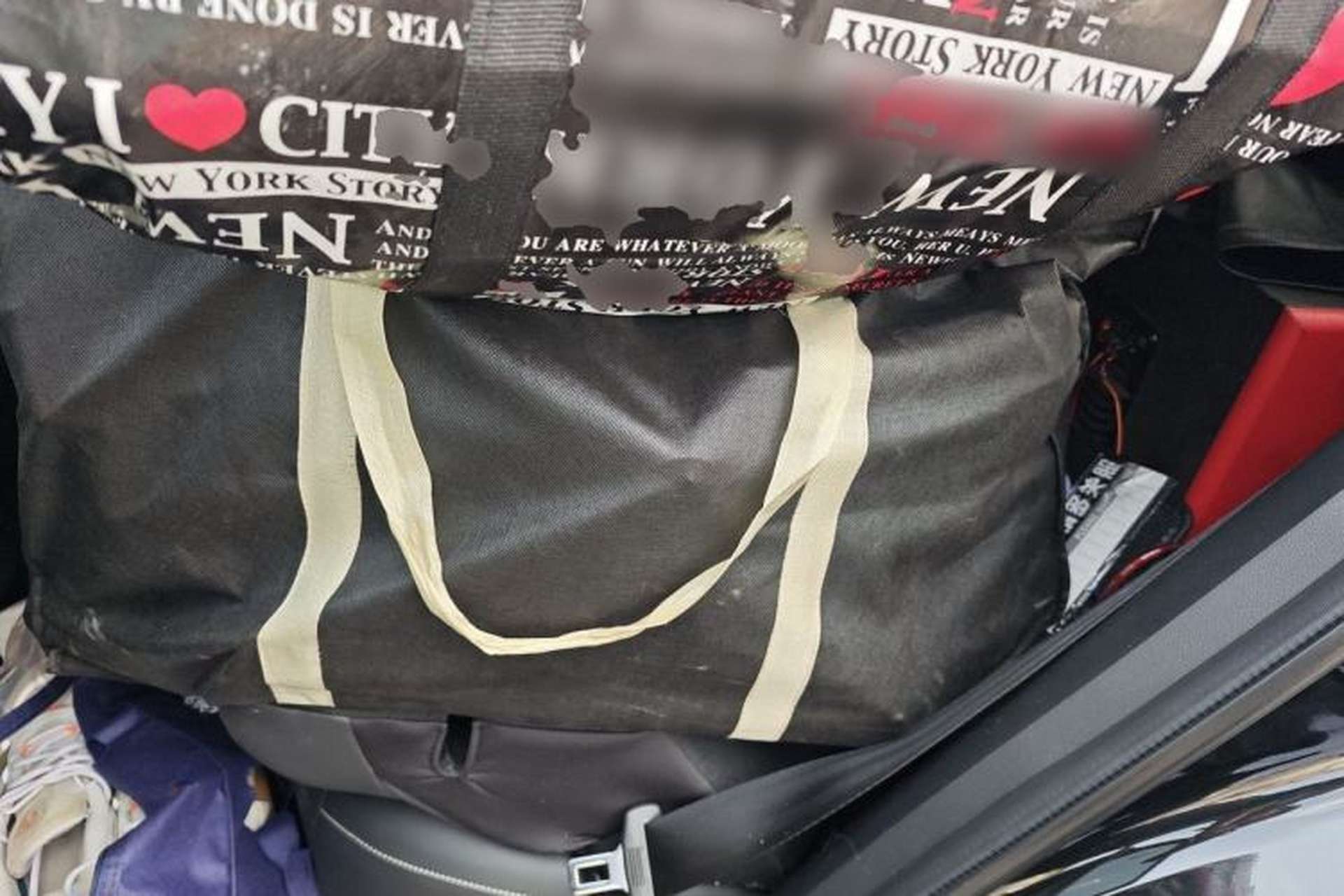 Used Venucia V 2022 260T Black Horse Edition · Idol Left Rear Seat