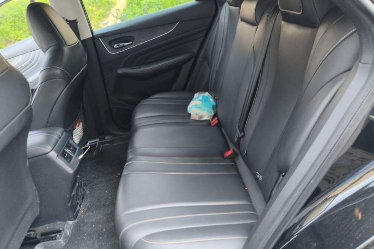 Used Venucia V 2022 260T Black Horse Edition · Idol Left Rear Seat