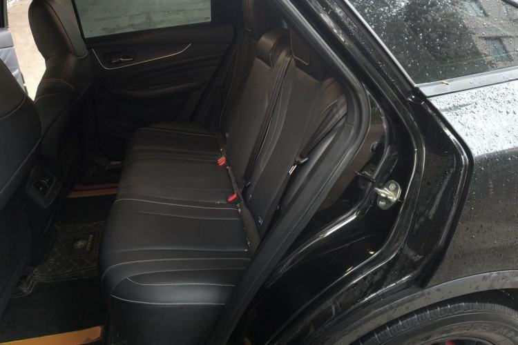 Used Venucia V 2022 260T Black Horse Edition · Idol Left Rear Seat
