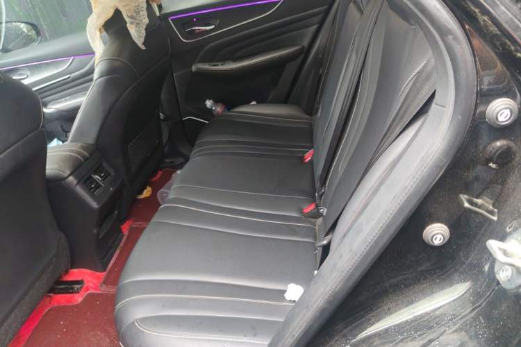 Used Venucia V 2022 260T Black Horse Edition · King Left Rear Seat