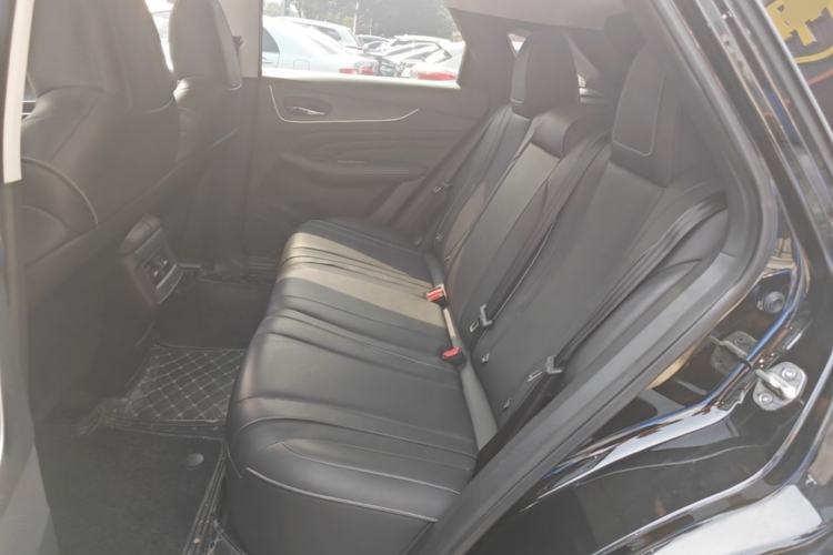 Used Venucia V 2022 260T Black Horse Edition · Idol Left Rear Seat