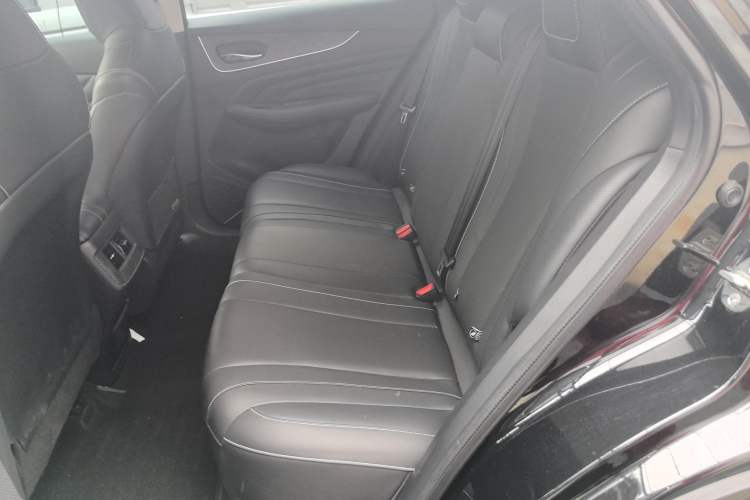 Used Venucia V 2022 260T Black Horse Edition · Idol Left Rear Seat