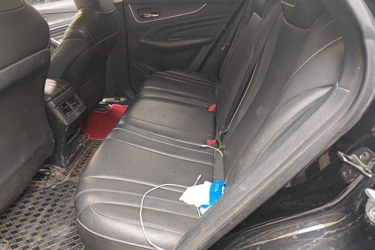 Used Venucia V 2022 260T Black Horse Edition · Idol Left Rear Seat