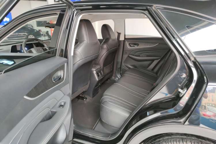 Used Venucia V 2022 260T Black Horse Edition · Idol Left Rear Seat