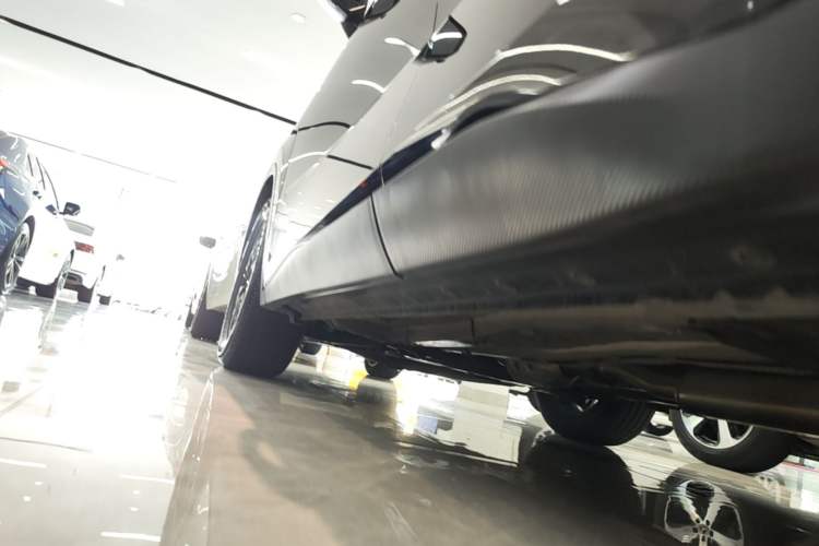Used Venucia V 2022 260T Black Horse Edition · Idol Left Side Sill