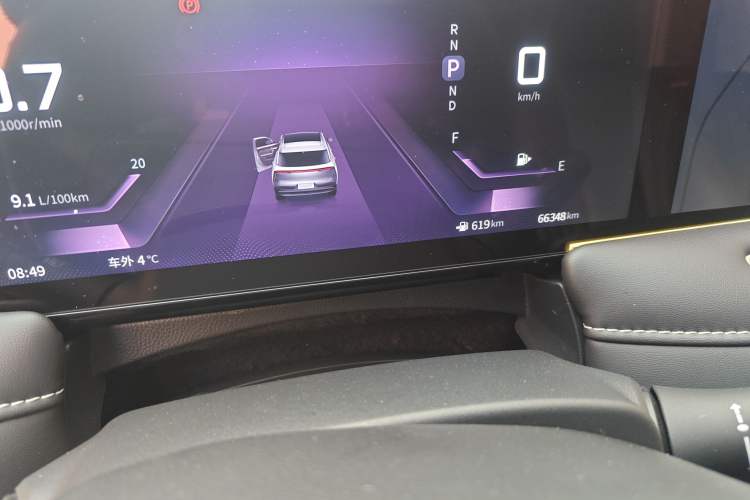 Used Venucia V 2022 260T Black Horse Edition · Idol Odometer Close Up