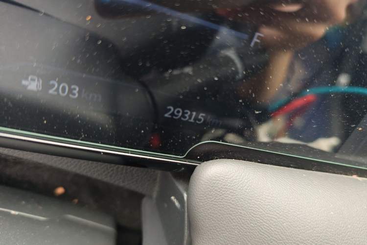 Used Venucia V 2022 260T Black Horse Edition · Idol Odometer Close Up