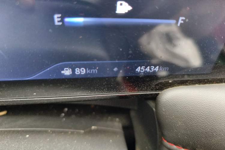 Used Venucia V 2022 260T Black Horse Edition · Idol Odometer Close Up