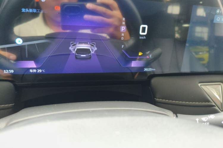 Used Venucia V 2022 260T Black Horse Edition · Idol Odometer Close Up